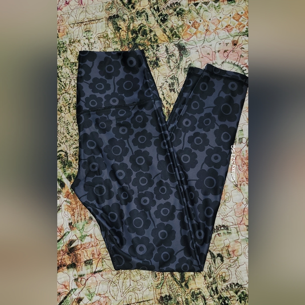 NWOT Pink Lily Leggings